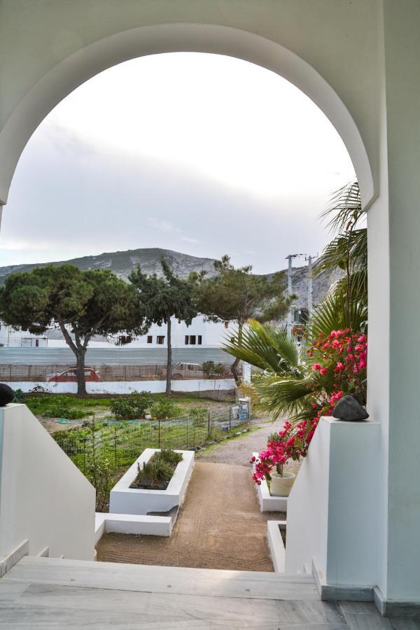 Kamari Beach Houses With Balcony And Garden Exteriér fotografie