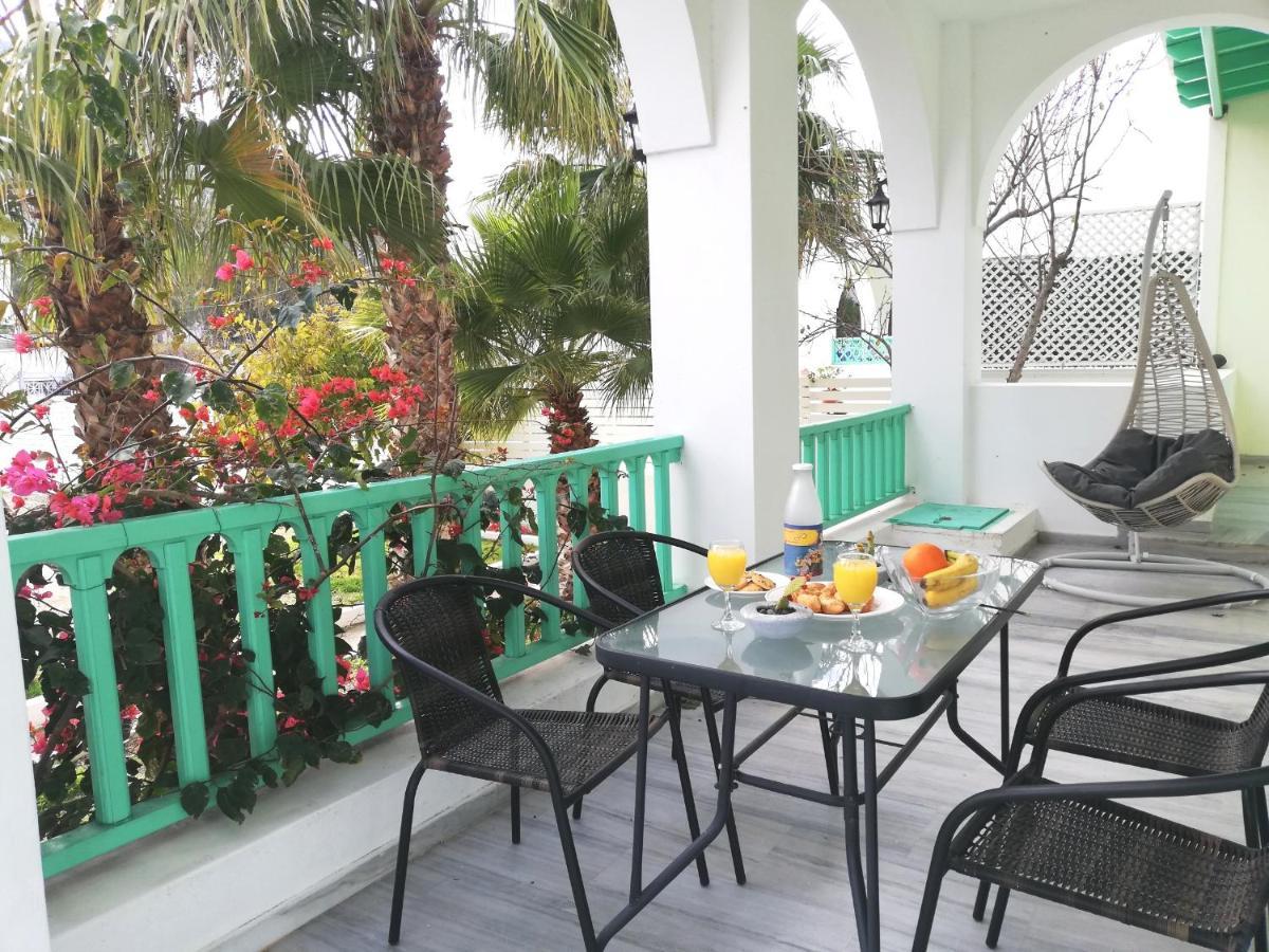 Kamari Beach Houses With Balcony And Garden Exteriér fotografie