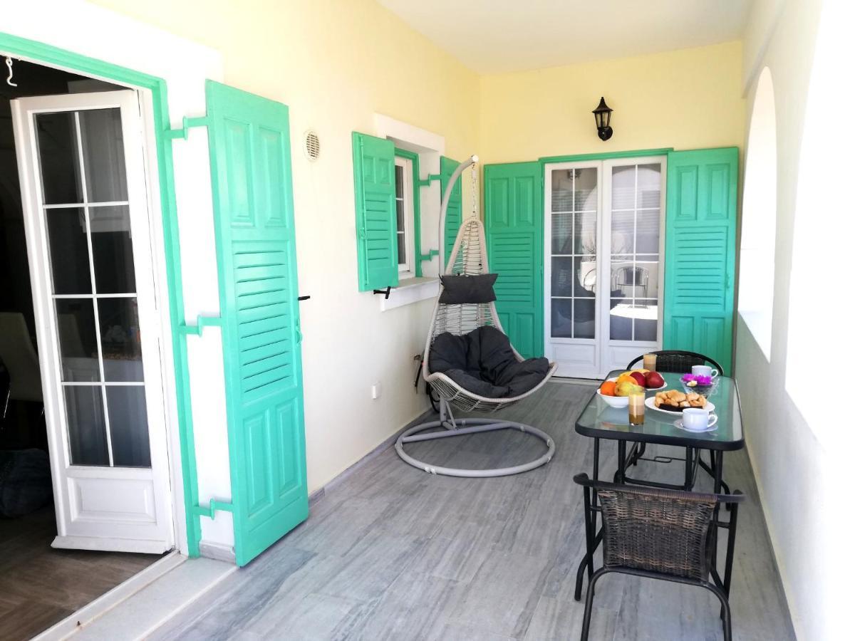 Kamari Beach Houses With Balcony And Garden Exteriér fotografie