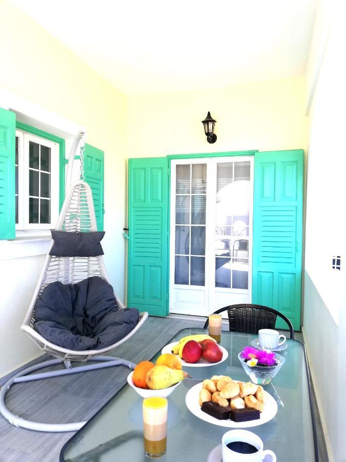 Kamari Beach Houses With Balcony And Garden Exteriér fotografie