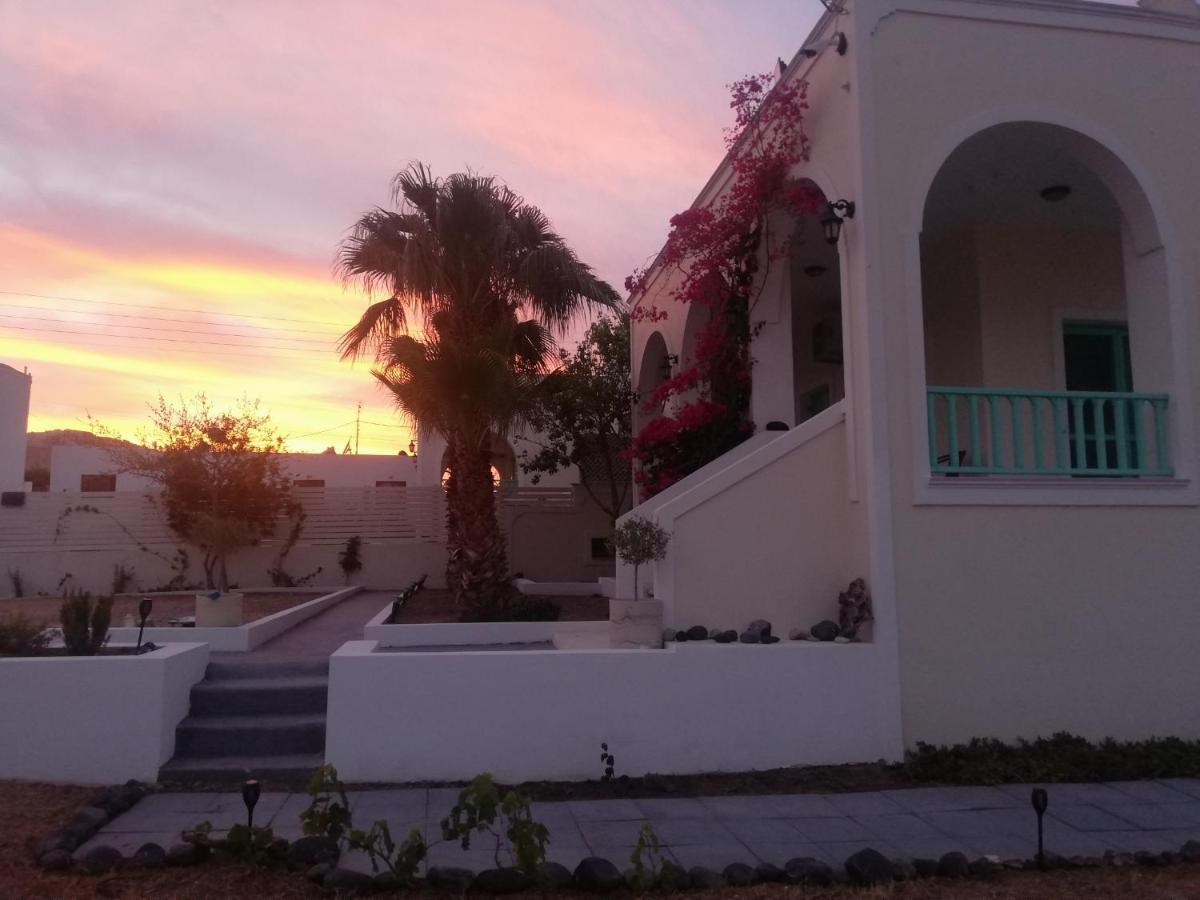 Kamari Beach Houses With Balcony And Garden Exteriér fotografie