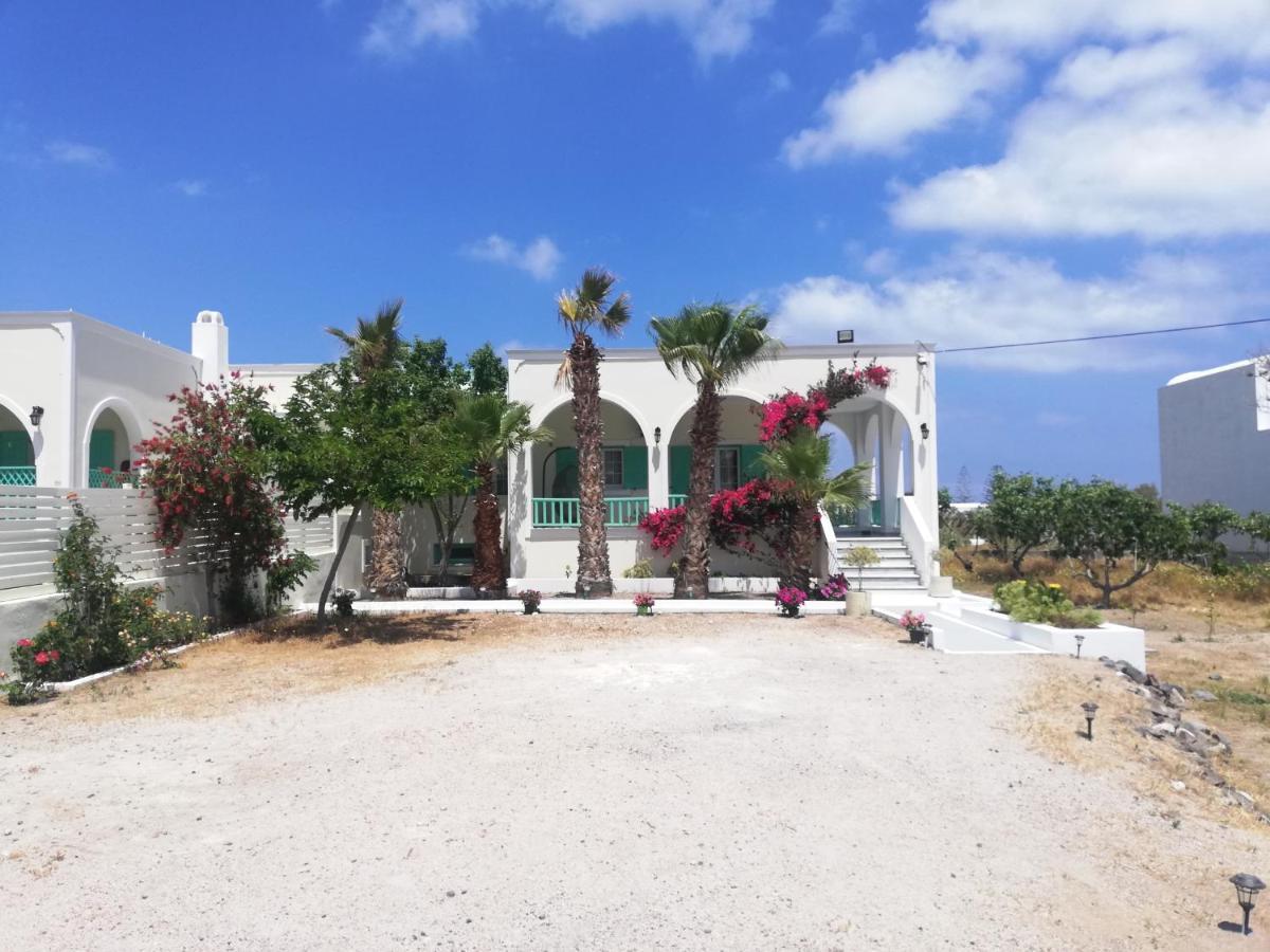 Kamari Beach Houses With Balcony And Garden Exteriér fotografie