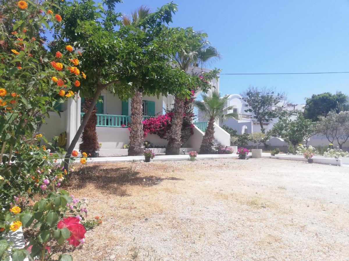 Kamari Beach Houses With Balcony And Garden Exteriér fotografie