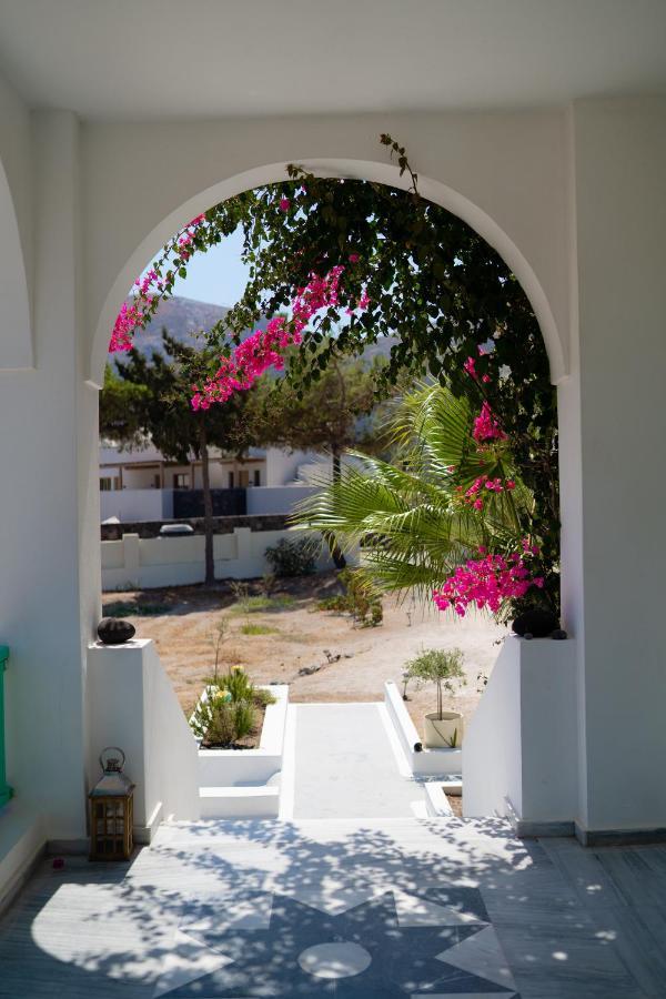 Kamari Beach Houses With Balcony And Garden Exteriér fotografie