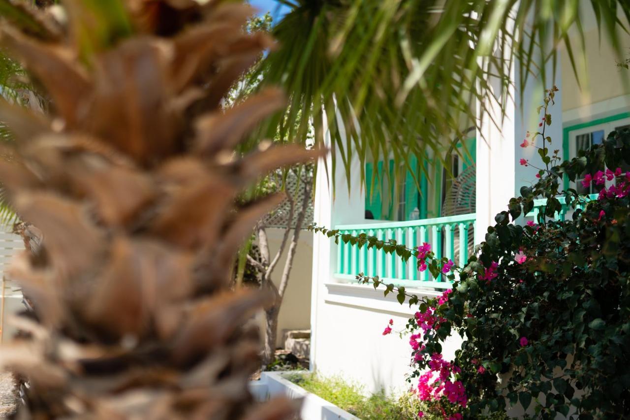 Kamari Beach Houses With Balcony And Garden Exteriér fotografie