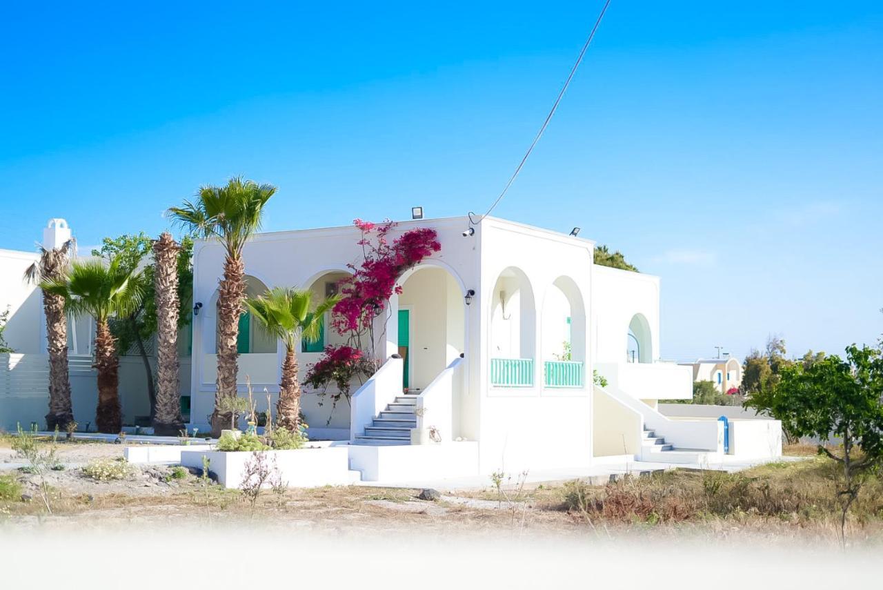 Kamari Beach Houses With Balcony And Garden Exteriér fotografie