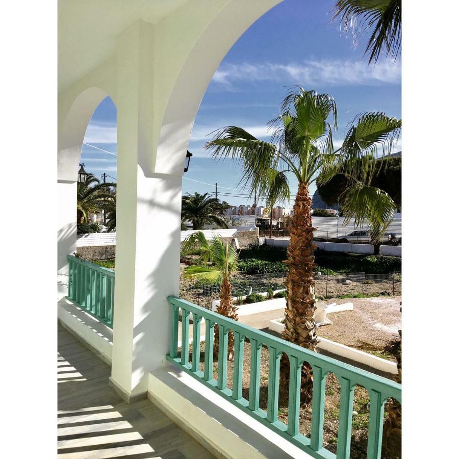 Kamari Beach Houses With Balcony And Garden Exteriér fotografie