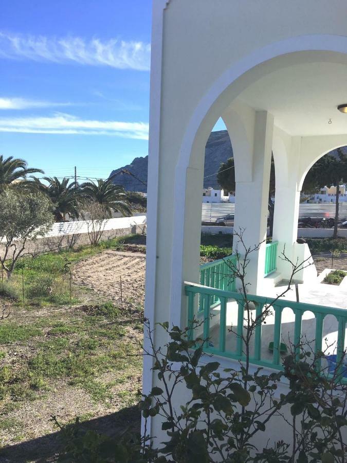 Kamari Beach Houses With Balcony And Garden Exteriér fotografie