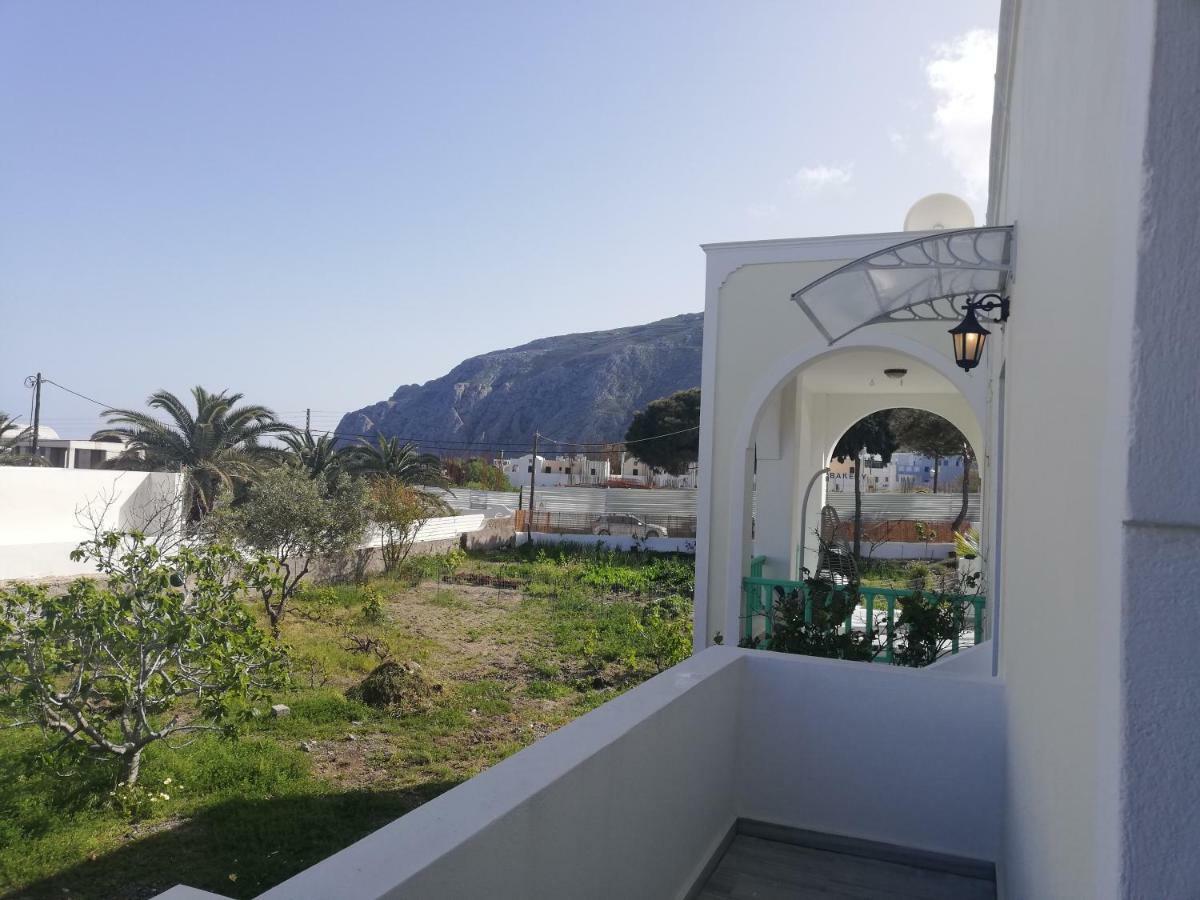 Kamari Beach Houses With Balcony And Garden Exteriér fotografie