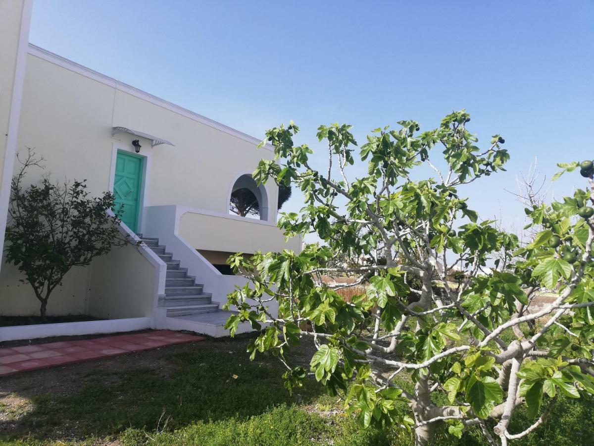 Kamari Beach Houses With Balcony And Garden Exteriér fotografie